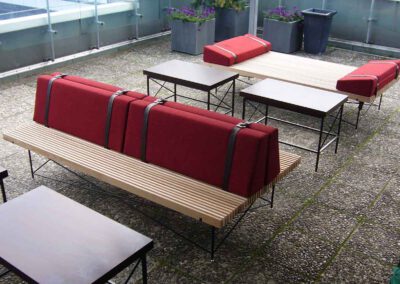 Pan Am Lounge – Tische & Bänke